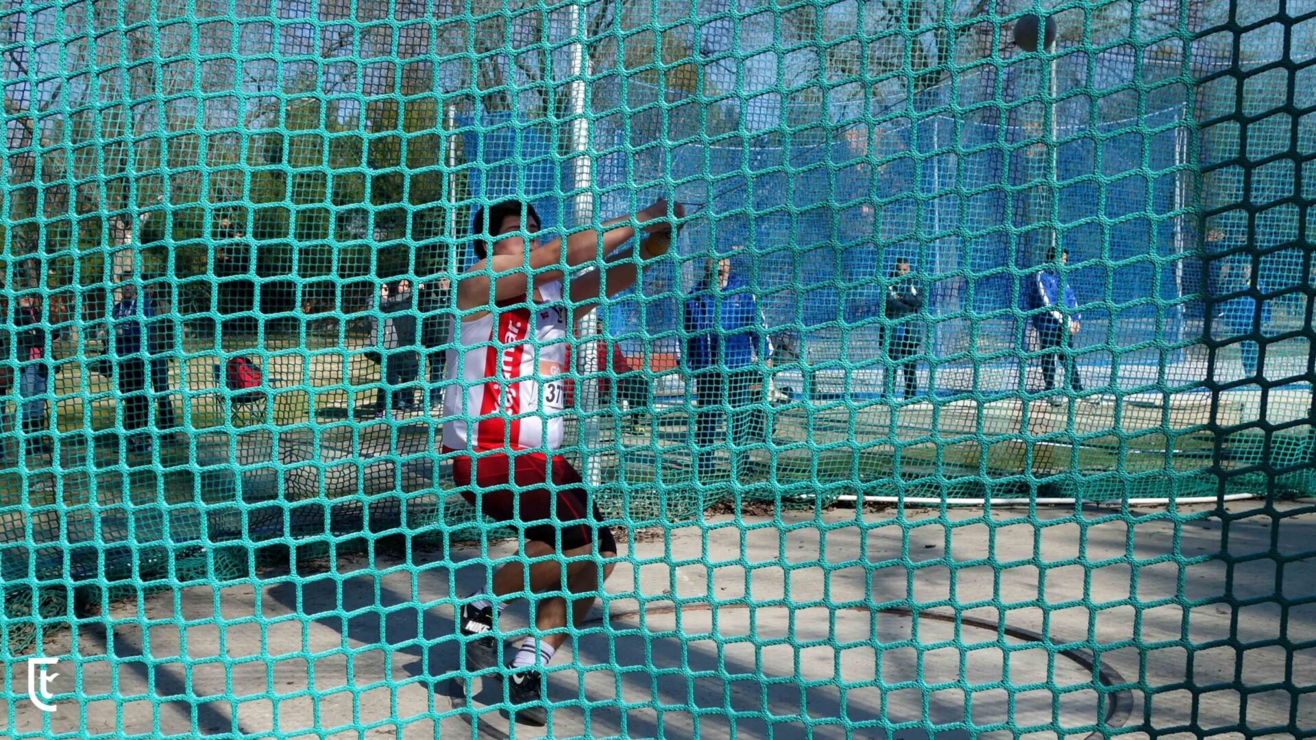 Juan D. Vaquerizo minima campeonato europa junior en la jaula de lanzamiento